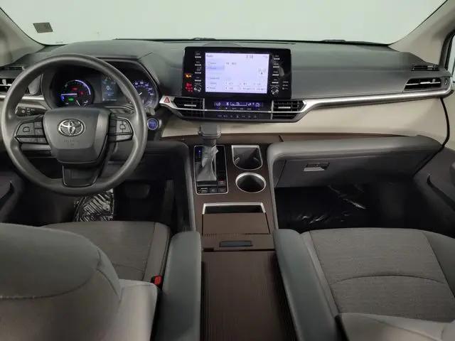 2022 Toyota Sienna LE