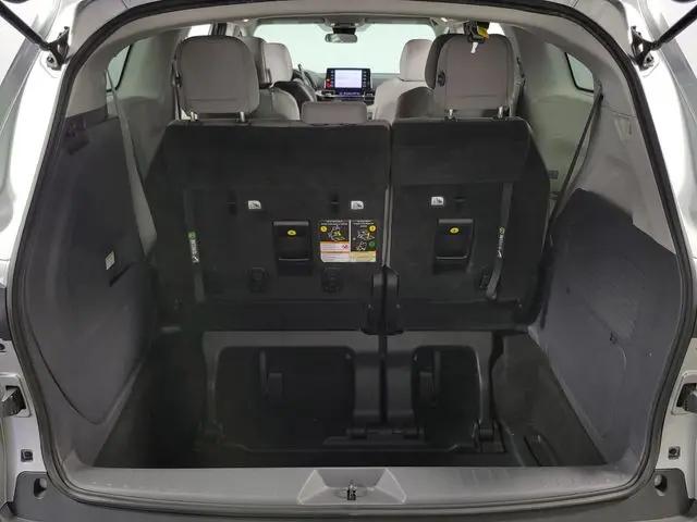 2022 Toyota Sienna LE