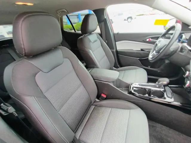 2025 Chevrolet Trax FWD LT