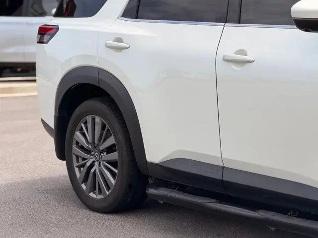 2023 Nissan Pathfinder SL 4WD