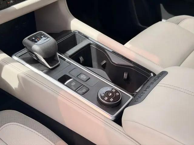 2023 Nissan Pathfinder SL 4WD