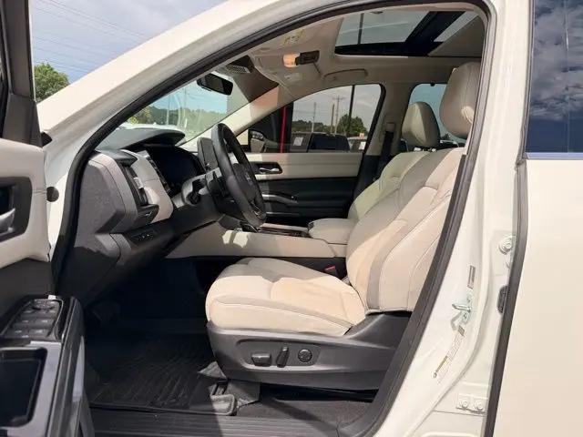 2023 Nissan Pathfinder SL 4WD