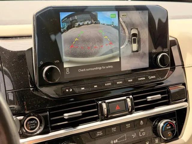 2023 Nissan Pathfinder SL 4WD