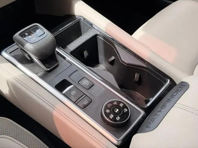 2023 Nissan Pathfinder SL 4WD