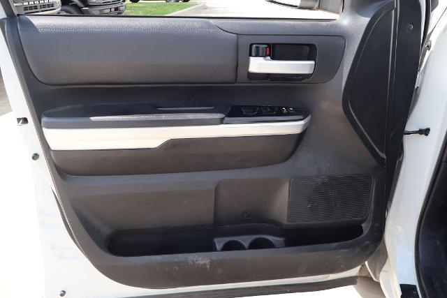 2017 Toyota Tundra SR5 5.7L V8