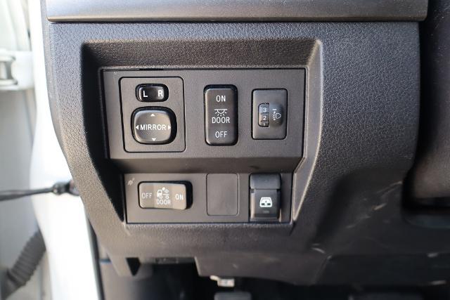 2017 Toyota Tundra SR5 5.7L V8