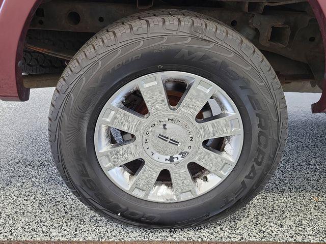 2006 Lincoln Mark LT Base