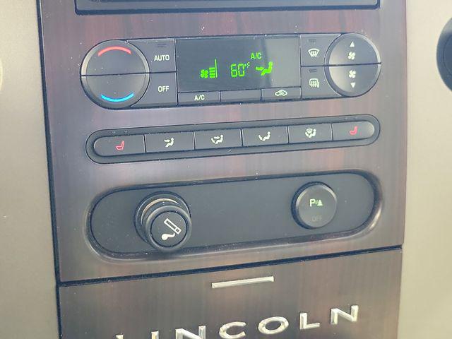 2006 Lincoln Mark LT Base