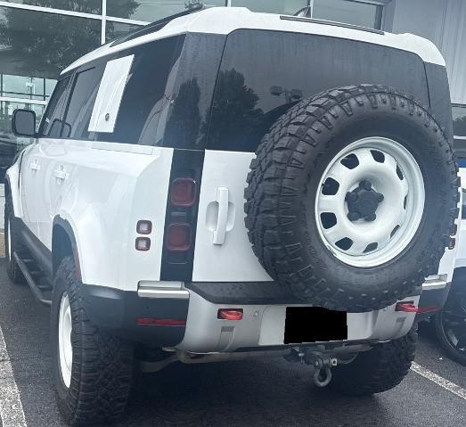 2022 Land Rover Defender 110 SE