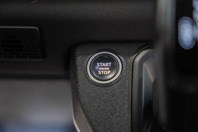 2022 Land Rover Defender 110 SE