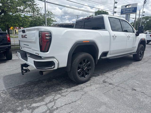 2025 GMC Sierra 2500HD 4WD Crew Cab Standard Bed AT4