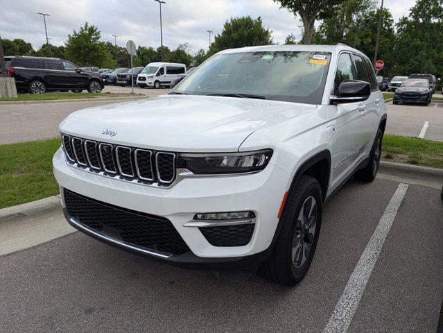 2023 Jeep Grand Cherokee Base