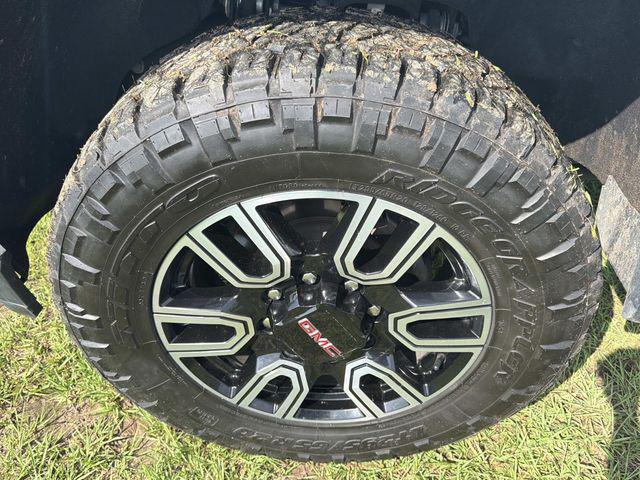 2023 GMC Sierra 2500HD 4WD Crew Cab Standard Bed AT4