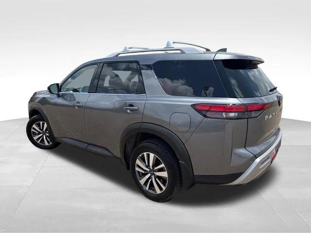 2025 Nissan Pathfinder SL 4WD
