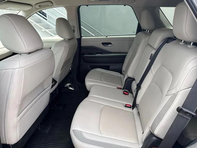 2025 Nissan Pathfinder SL 4WD