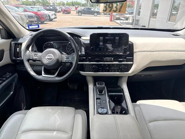 2025 Nissan Pathfinder SL 4WD