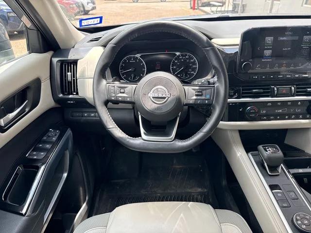 2025 Nissan Pathfinder SL 4WD