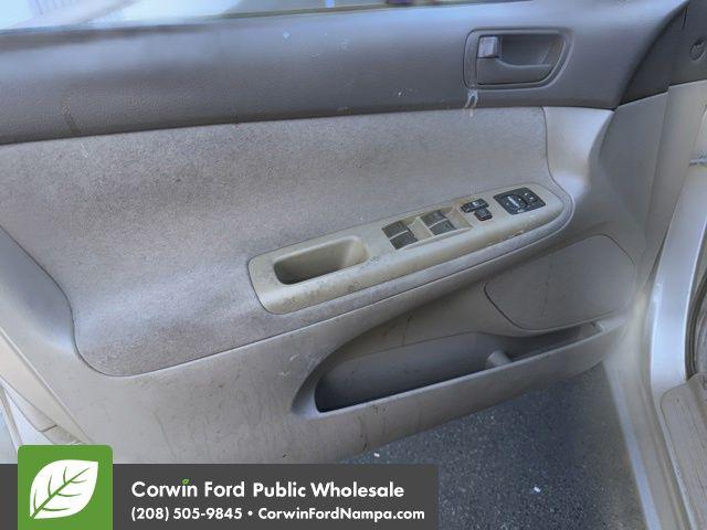 2004 Toyota Camry LE