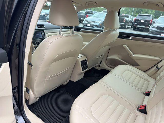 2016 Volkswagen Passat V6 SEL Premium