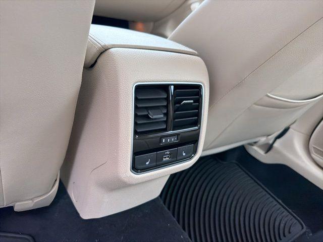 2016 Volkswagen Passat V6 SEL Premium