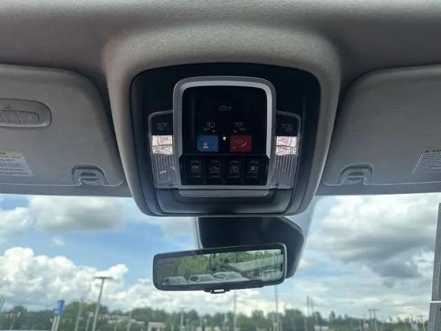 2025 Ram 1500 Tungsten Crew Cab 4x4 5'7" Box