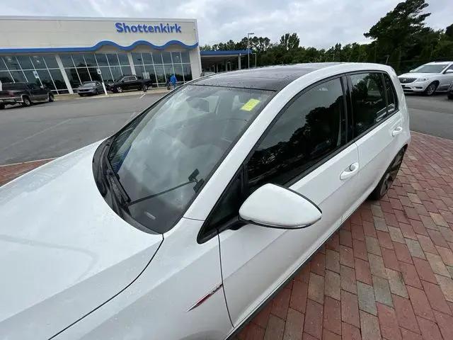2017 Volkswagen Golf GTI SE 4-Door