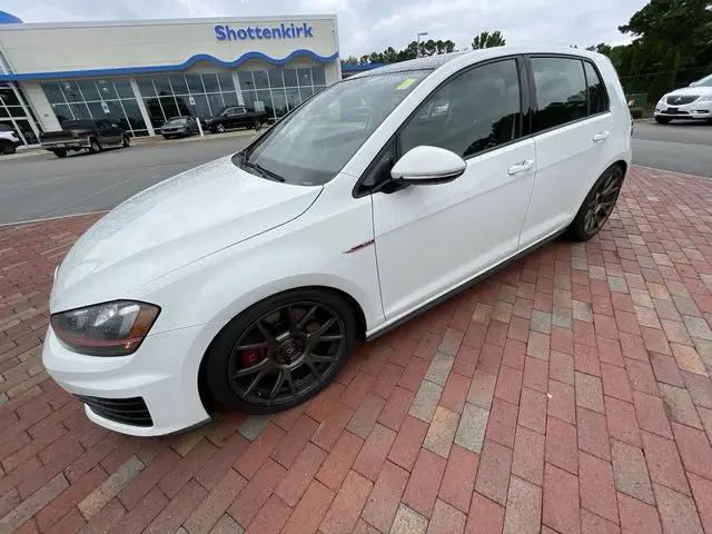 2017 Volkswagen Golf GTI SE 4-Door