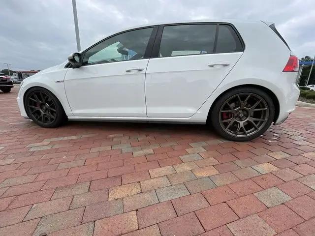 2017 Volkswagen Golf GTI SE 4-Door