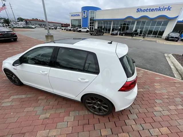 2017 Volkswagen Golf GTI SE 4-Door