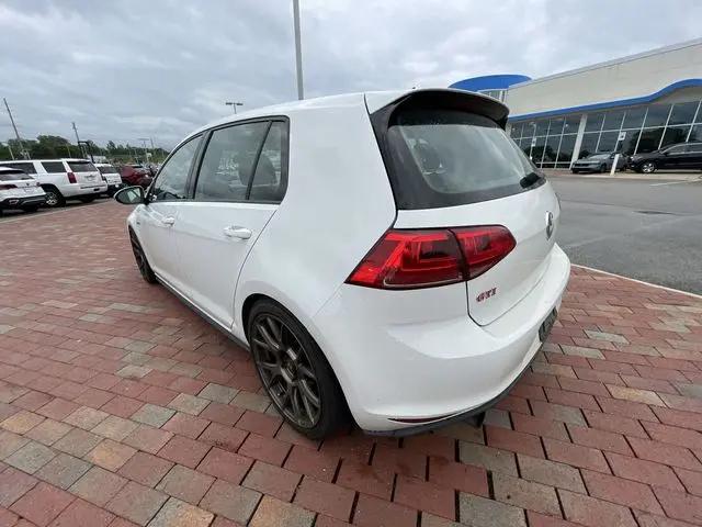 2017 Volkswagen Golf GTI SE 4-Door