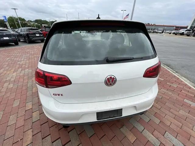 2017 Volkswagen Golf GTI SE 4-Door