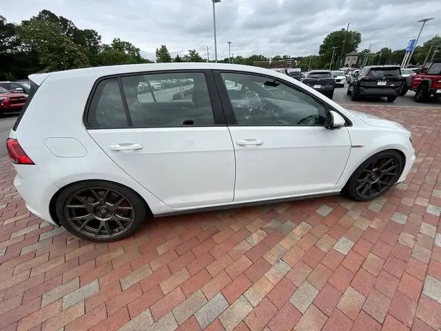 2017 Volkswagen Golf GTI SE 4-Door