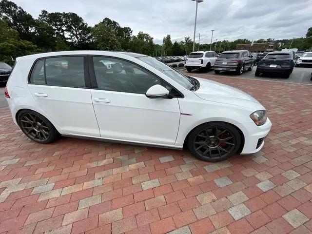 2017 Volkswagen Golf GTI SE 4-Door