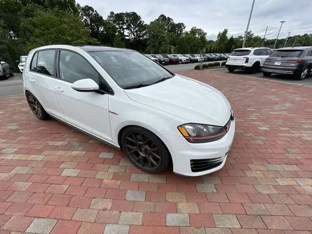 2017 Volkswagen Golf GTI SE 4-Door