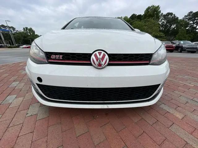 2017 Volkswagen Golf GTI SE 4-Door