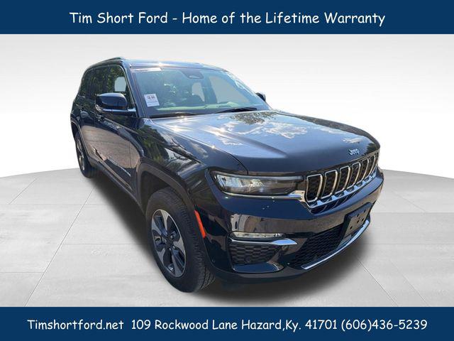 2023 Jeep Grand Cherokee Base