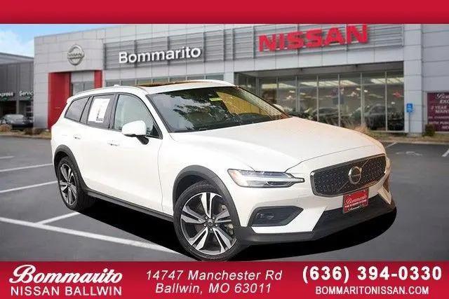 2025 Volvo V60 Cross Country Plus, B5 AWD Gas (mild hybrid) for sale in Ballwin, MO