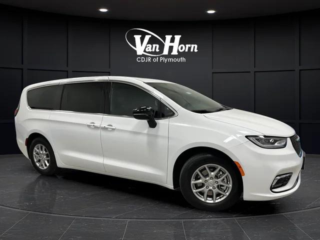 2026 Chrysler Pacifica Select for sale in Plymouth, WI