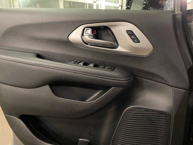 2023 Chrysler Pacifica Limited AWD