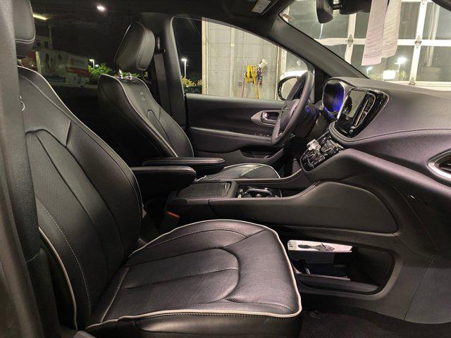 2023 Chrysler Pacifica Limited AWD