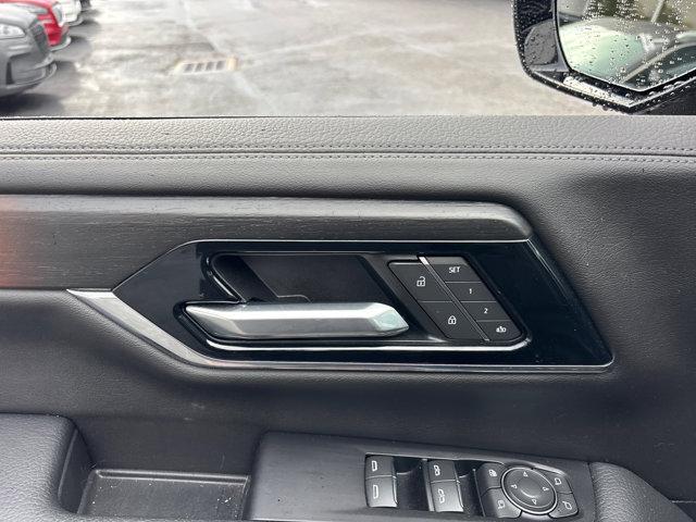 2025 GMC Yukon 4WD Denali