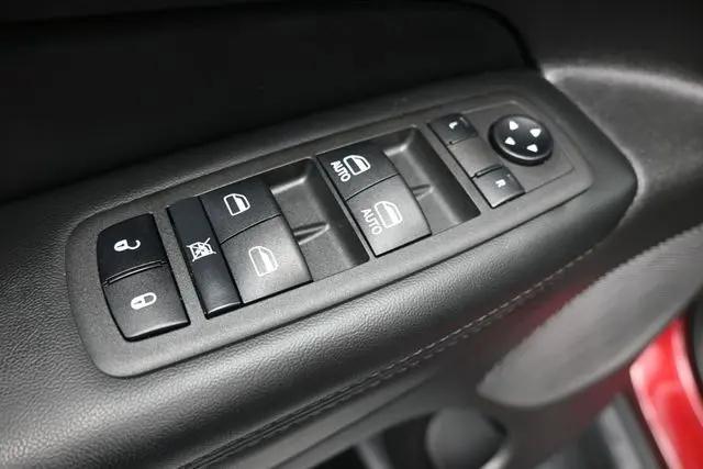 2022 Jeep Grand Cherokee Laredo E 4x2
