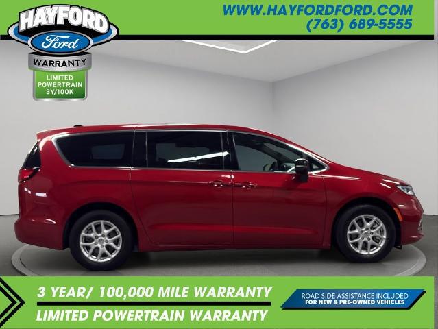 2025 Chrysler Pacifica Select