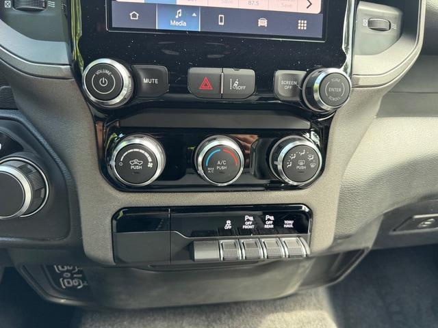2026 Ram 1500 Tradesman Crew Cab 4x4 5'7" Box