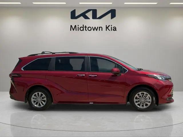 2025 Toyota Sienna XLE