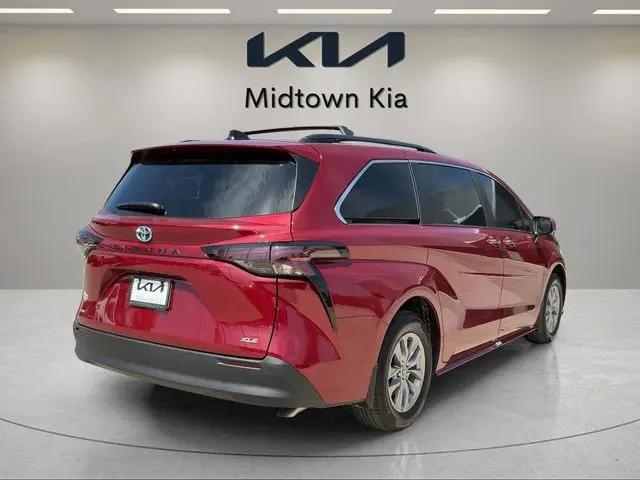 2025 Toyota Sienna XLE