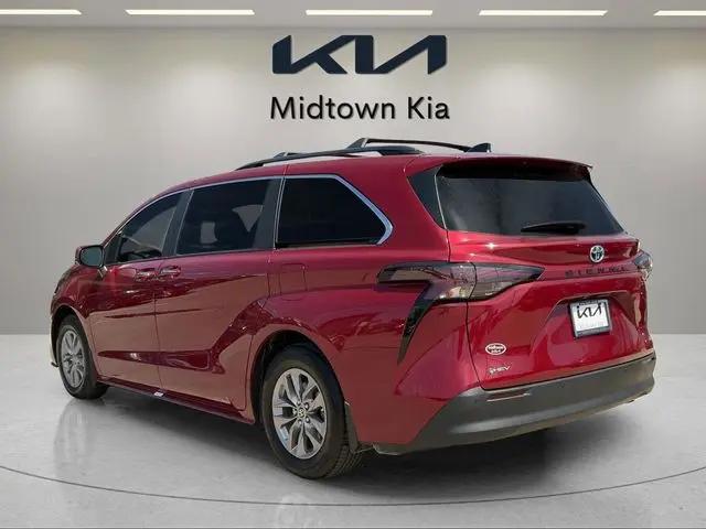 2025 Toyota Sienna XLE