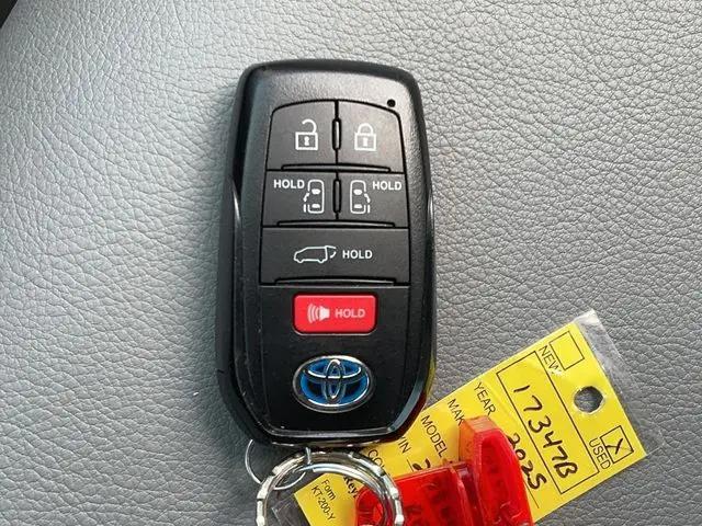 2025 Toyota Sienna XLE