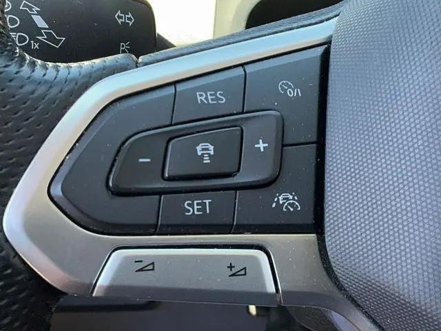 2023 Volkswagen Atlas 3.6L V6 SEL Premium R-Line