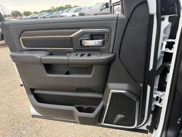 2026 Ram 3500 Laramie Crew Cab 4x4 8' Box